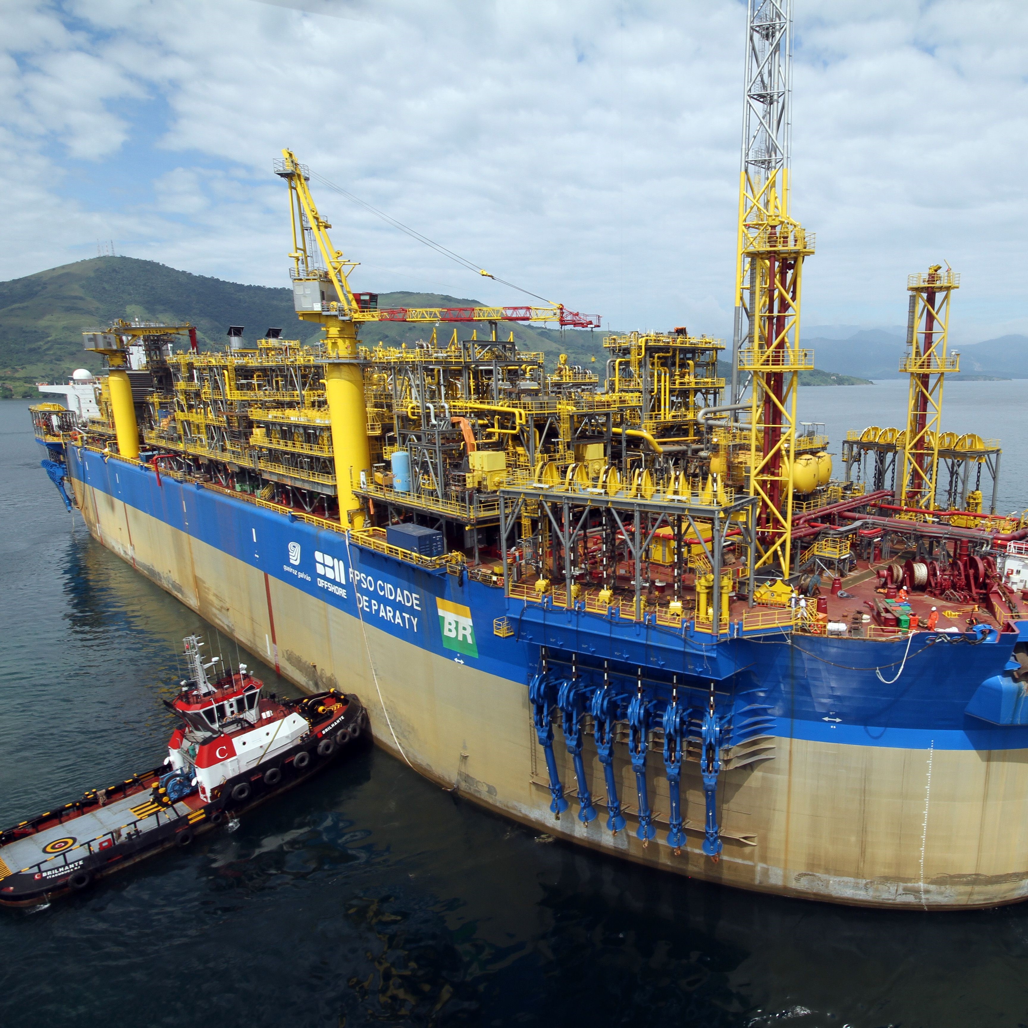 FPSO-Cidade-de-Paraty-sail-away-from-square.jpg